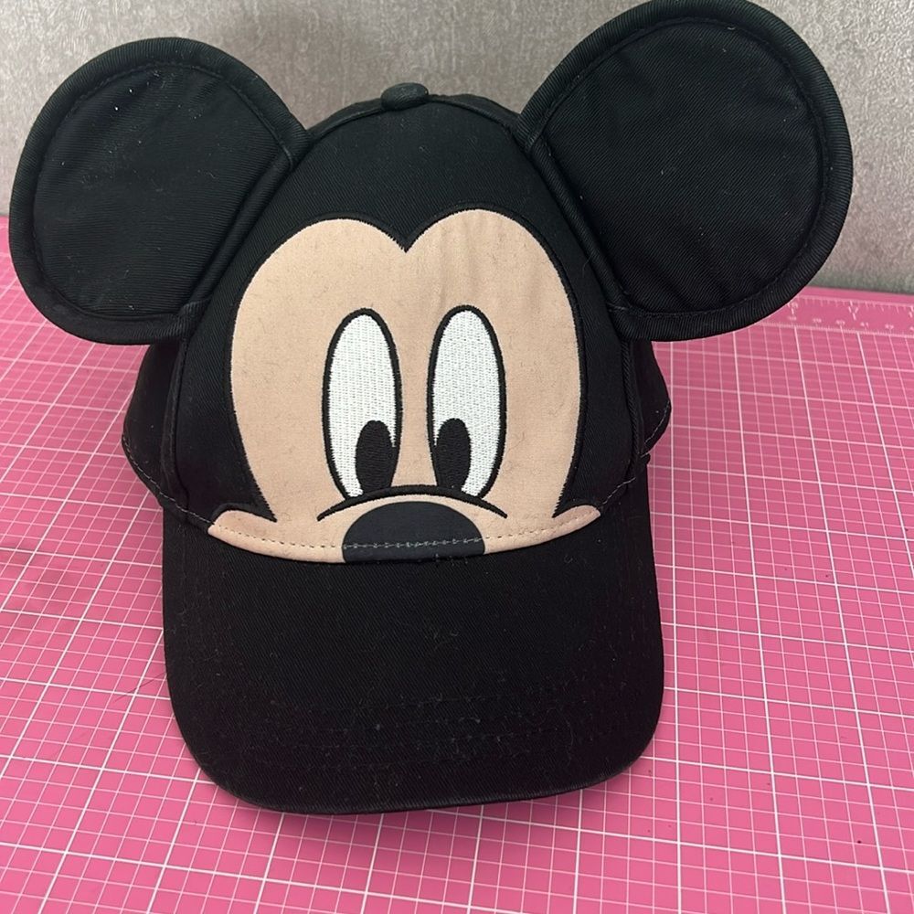 Disney Youth Mickey Peeking Ear Hat